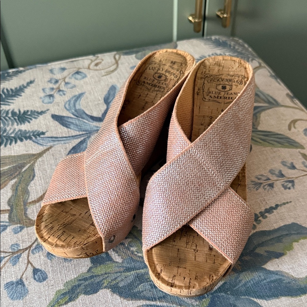 Lucky Brand Miller 2 Women's Peachy Pink Shimmer Wedge Sandals 7.5